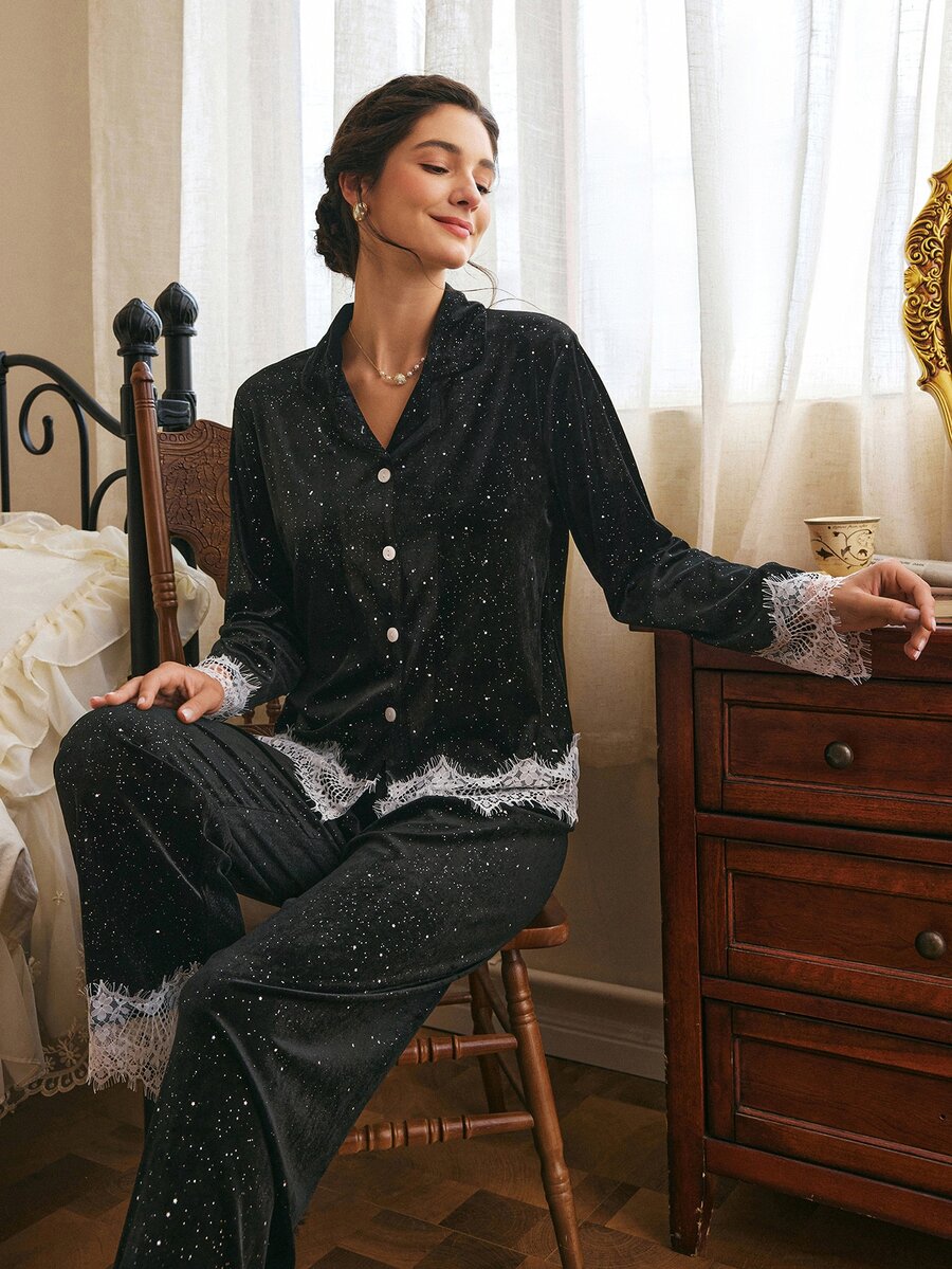 Côtesoire Set Piyama Wanita Beludru Nyaman dengan Motif Jacquard Reflektif Elegan Gaya Prancis, Kontras Warna Renda, dan Patchwork. - Hitam - View 1
