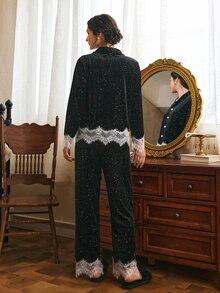 Côtesoire Set Piyama Wanita Beludru Nyaman dengan Motif Jacquard Reflektif Elegan Gaya Prancis, Kontras Warna Renda, dan Patchwork. - Hitam - View 2