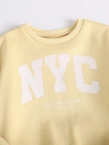 SHEIN 兒童青少年女孩秋冬休閒保暖內裡加厚運動衫套裝，紐約市印花，寬鬆圓領落肩長袖套頭衫，搭配印花百褶寬腿直筒運動長褲，2件式運動衫套裝，麻灰色 - 黃色 - 查看 5