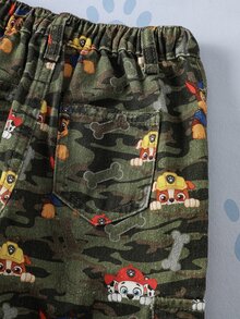 SHEIN | PAW Patrol بنطلون جينز دنيم بطبعة كرتونية مموهة للأولاد الصغار - أخضر عسكري - مشاهدة 7