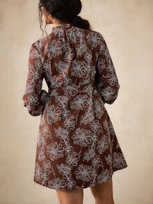 Nubod Gaun Elegan Wanita Ukuran Besar Motif Bunga Lengan 3/4 Leher V untuk Musim Gugur - Coffee Brown - View 2