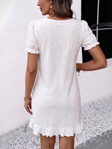 EMERY ROSE 柔軟白色洋裝，飾有鏤空刺繡、泡泡袖與荷葉邊下擺，融合甜美魅力與D - 白色 - 查看 2