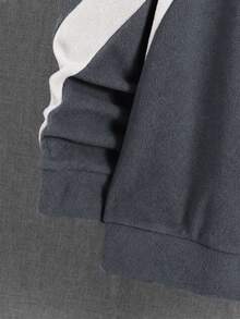 SHEIN 青少年男孩冬季街頭風休閒拼接撞色刺繡圓領寬鬆套頭抓絨衛衣，適合秋季校園、運動與日常穿著 - 深灰色 - 查看 7
