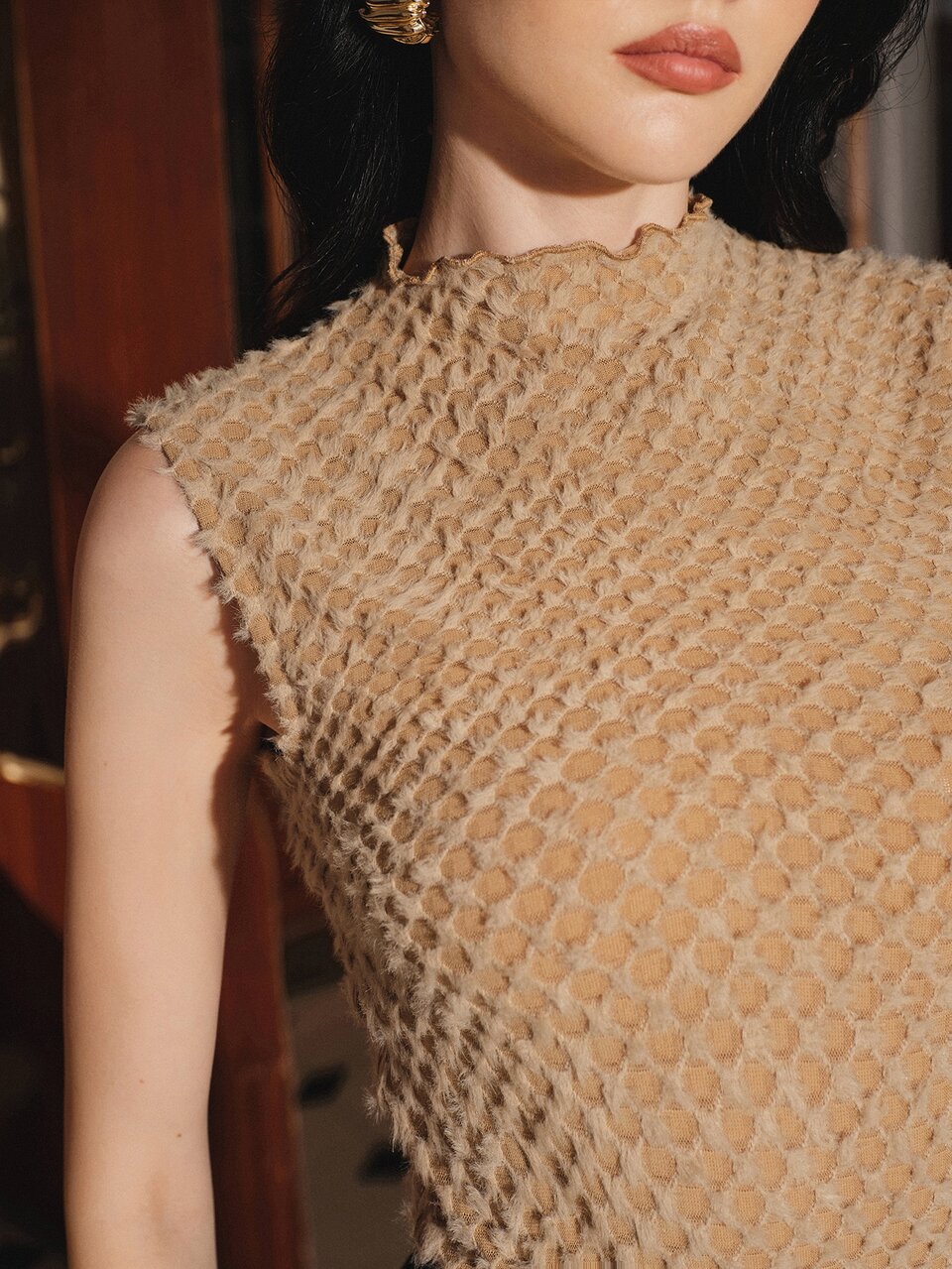 Top de punto sin mangas con cuello alto y textura de diamantes en color caqui para mujer, elegante, ajustado, casual y versátil, capa base de otoño para atuendos de oficina