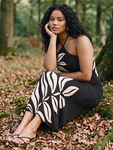 CAJUNI Plus Size Elegant Leaf Print Halter Neck Maxi Dress - Black and White - View 3