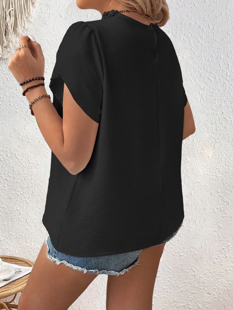 SHEIN LUNE CURVE Plus Size Women's Elegant Contrast Lace Floral Short Sleeve Blouse - Black - View 2