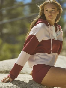 Aralina Áo nỉ hoodie Henley thể thao mặc thường ngày phối màu, có nút cài, dây rút, vai trễ, dáng oversize, lót nỉ, phong cách casual đi biển, màu đỏ rượu vang, mùa thu - Nhiều màu - Xem 6