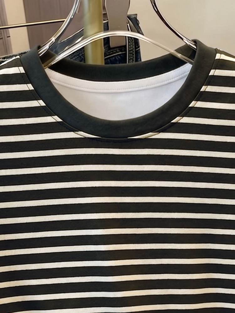 Resyla Men Kaos Pendek Pria Garis-Garis Hitam Putih, Gaya Klasik Nautika, Vintage Amerika, Minimalis Potongan Rapi Korea, Gaya Kasual Anak Muda Jepang, Cocok Untuk Pria Yang Suka Gaya Berlapis dan Minimalis, Ideal Untuk Jalan-jalan di Kota, Foto di Mobil, Perjalanan Harian, Pakaian Kampus, dan Lainnya - MultiWarna - View 8