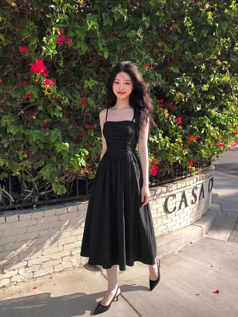 SHEIN MOD 素色褶邊吊帶連衣裙 - 黑色 - 查看 1
