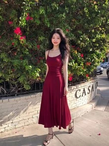 SHEIN MOD 1件女款純色抓皺腰A字細肩帶酒紅色長洋裝，夏季女裝，茶會洋裝 - 酒紅色 - 查看 1