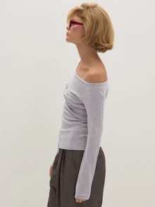 MUSEYN Grey Sheer Off Shoulder Ruched Bandeau Long Sleeve Top Cozy Textured Everyday Casual Fall New Season Capsule Wardrobe - Light Grey - View 3