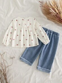 Vintaside Kids 2件組女嬰甜美櫻桃印花蝴蝶結花瓣袖上衣，春秋幼童女款荷葉邊下擺捲袖口牛仔長褲休閒日常套裝 - 米色 - 查看 2