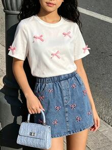 SHEIN Tween女孩2件組夏季可愛校園迷你套裝，藍白蝴蝶結白色圓領短袖T恤與粉色3D蝴蝶結刺繡... - 白色 - 查看 3