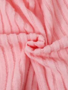 SHEIN Genkimix Kids 2件組女孩甜美韓風套裝，春秋日常穿著。羅紋V領粉色針織開襟衫配蝴蝶結肩帶，搭配印花牛仔寬腿褲，親膚柔軟面料，寬鬆修身顯瘦，清新甜美女孩風，適合上學、出遊與玩耍 - 粉色 - 查看 8