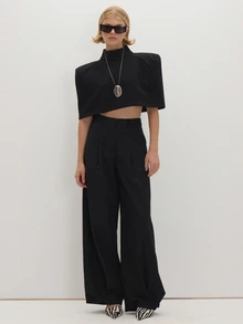 MUSEYN Atasan Crop Top Wanita dengan Kerah Tegak dan Bahu Lebar - Hitam - View 1
