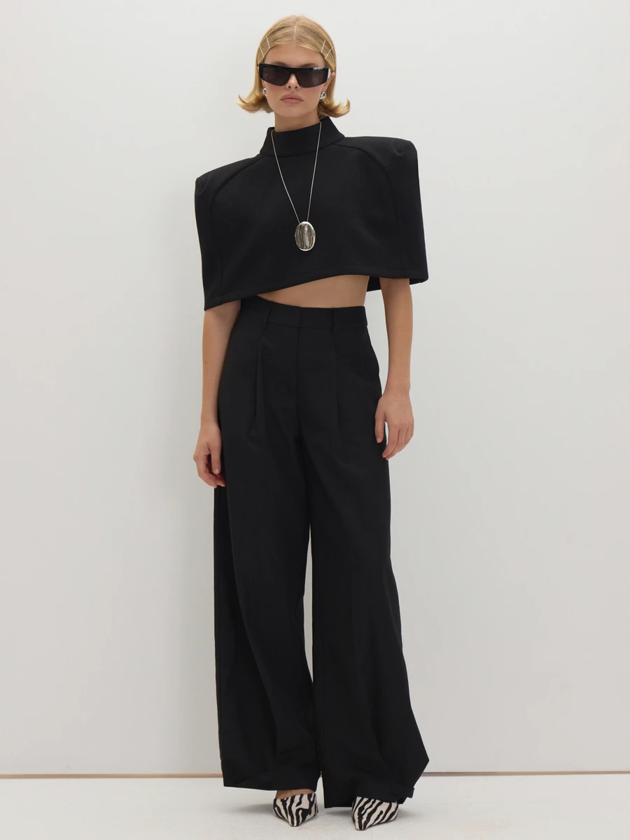 MUSEYN Atasan Crop Top Wanita dengan Kerah Tegak dan Bahu Lebar - Hitam - View 1