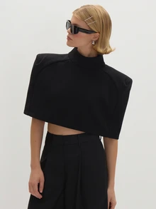 MUSEYN Atasan Crop Top Wanita dengan Kerah Tegak dan Bahu Lebar - Hitam - View 2