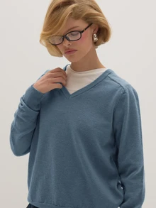 MUSEYN Sweater Rajut Biru Lengan Panjang Bergaris Leher V Ukuran Besar - Biru - View 5