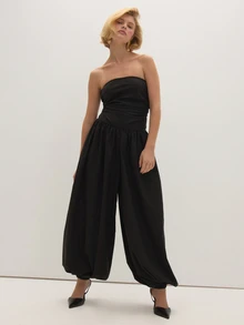 MUSEYN Jumpsuit Hitam Model Bandeau dengan Kaki Mengembang - Hitam - View 2