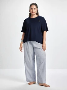 Slumbrini Plus Size Women 2pcs/Set Letter Patched T-Shirt Top And Striped Pants Pajama Sleepwear Set, Outfits - Navy Blue - View 3