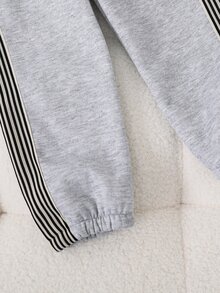 SHEIN Playful Pals 2pcs Toddler Boy Sweatshirt Joggers Cute Grey Letter Embroidery Stripe Long Sleeve Round Neck Thick School Winter Cargo Jogging Birthday Boy Rib Knit - Grey - View 8