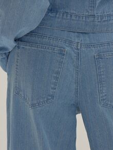 MUSEYN Light Blue Denim Pleated Straight Leg Jeans Classic Timeless Essential Everyday Weekend Fall - Medium Wash - View 6