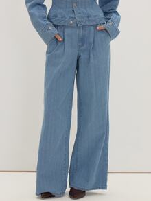 MUSEYN Light Blue Denim Pleated Straight Leg Jeans Classic Timeless Essential Everyday Weekend Fall - Medium Wash - View 2