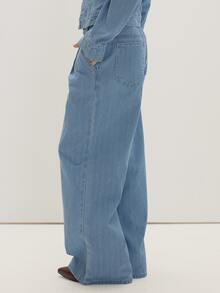 MUSEYN Light Blue Denim Pleated Straight Leg Jeans Classic Timeless Essential Everyday Weekend Fall - Medium Wash - View 4