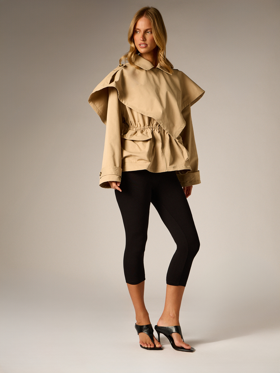 AiiRZ Oversized-Cape-Jacke mit elastischem Bund und aufgesetzten Taschen