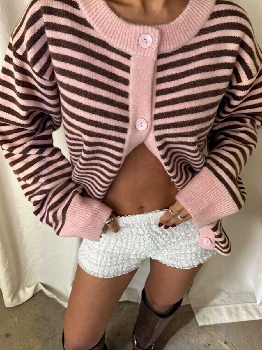 Livesso Cardigan Rajut Kancing Warna Kontras Pink dan Cokelat Serbaguna untuk Wanita, Cocok untuk Santai Sehari-hari di Musim Gugur, Gaya Brunch 2000-an, dan Sekolah. - Berwarna merah muda - View 1