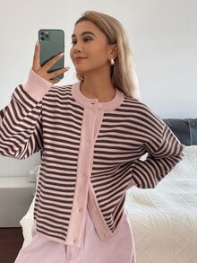 Livesso Cardigan Rajut Kancing Warna Kontras Pink dan Cokelat Serbaguna untuk Wanita, Cocok untuk Santai Sehari-hari di Musim Gugur, Gaya Brunch 2000-an, dan Sekolah. - Berwarna merah muda - View 4
