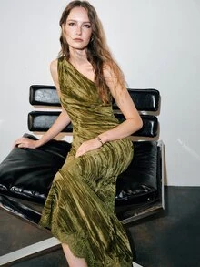 MOTF PREMIUM AUTUMN/WINTER ONE-SHOULDER LACE PATCHWORK VELVET DRESS - Green - View 1