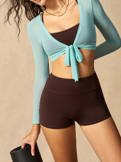 VARSIVA Conjunto de 3 piezas de ropa deportiva minimalista para mujer: top corto, shorts y cárdigan de manga larga con lazo delantero