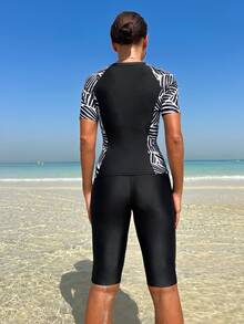 Swim Mulvari Summer Beach Tropical Print Zip Front Burkini Swimsuit Arabic Clothing - Black and White - View 3