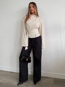 Aloruh Blus Fashion Wanita Warna Polos Kerah Tegak Lengan Panjang dengan Dekorasi Logam di Pinggang - Khaki - View 3