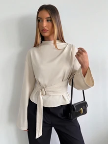 Aloruh Blus Fashion Wanita Warna Polos Kerah Tegak Lengan Panjang dengan Dekorasi Logam di Pinggang - Khaki - View 4