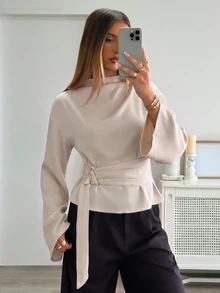 Aloruh Blus Fashion Wanita Warna Polos Kerah Tegak Lengan Panjang dengan Dekorasi Logam di Pinggang - Khaki - View 7