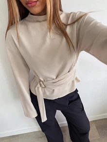 Aloruh Blus Fashion Wanita Warna Polos Kerah Tegak Lengan Panjang dengan Dekorasi Logam di Pinggang - Khaki - View 6