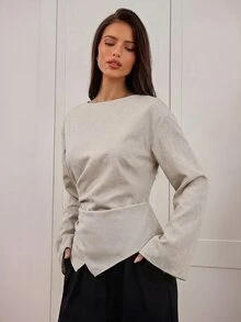 Aloruh 女款秋冬新款極簡時尚通勤腰部百褶顯瘦不對稱下擺長袖喇叭袖V領套頭上衣 - 卡其色 - 查看 5