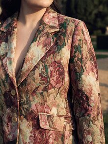 Anewsta Blazer de mujer de talla grande con ajuste ceñido en la cintura, con patrón floral vintage aleatorio - Multicolor - Ver 2