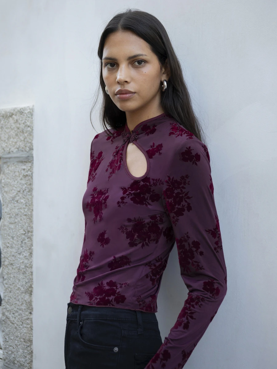 Nöista Womenswear Fitted Long Sleeve Top With Jacquard Fabric In Burgundy Color, Perfect For Fall Winter Night Outs, Special Occasions Ang Going Out. - Burgundy - View 1