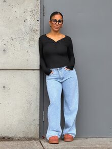 SAYEHFBABY 女款 V 領半扣緊身長袖 T 卹,弧形下擺 - 黑色 - 查看 5
