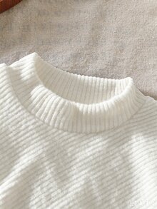 SHEIN Playful Pals 女嬰秋冬休閒百搭 T 恤套裝，不對稱設計套頭高領針織面料白色純色長袖上衣，搭配白色休閒喇叭長褲，2 件套，適合秋冬，可愛甜美風，簡單保暖，適合外出、旅行、度假，0-3 歲 - 白色 - 查看 5