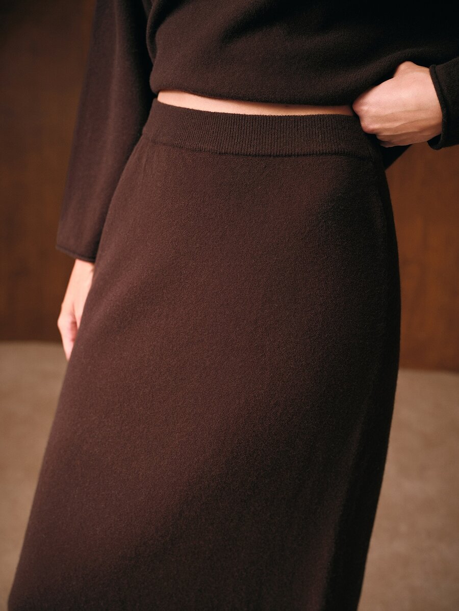 MOTF PREMIUM WOMEN'S MINIMALIST VERSATILE SOLID COLOR STRAIGHT KNIT SKIRT - Coffee Brown - View 2