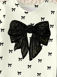 SHEIN 女婴春夏休闲时尚创意个性清新可爱简约白底黑蝴蝶结装饰印花短袖T恤和打底裤套装，舒适日常穿着，适合春、夏、秋季穿着。 - 彩色 - 查看 6