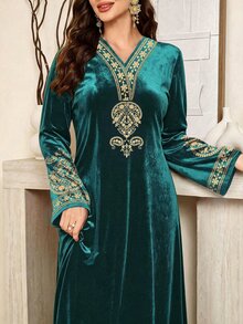 SHEIN Najma 女款大尺碼佩斯利花卉印花深綠色長洋裝，時尚復古V領長袖優雅金色鑽飾天鵝絨阿拉伯風長裙，女款秋季穿搭長洋裝 - 彩色 - 查看 3