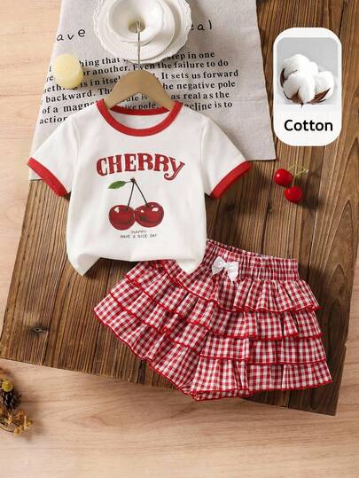 SHEIN LMoss Kids 2pcs Setelan Musim Panas Lucu untuk Bayi Perempuan, Kaos Rajut Motif Ceri & Celana Pendek Kotak-kotak Merah Putih, Pakaian Liburan Balita untuk Bayi Perempuan