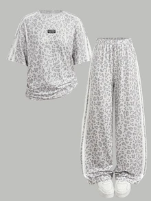 SHEIN 兒童青少年女孩 T-shirt 套裝，休閒日常針織圓領寬鬆落肩豹紋印花極簡街頭風運動休閒套裝 2 件組，返校穿搭，時尚套裝，適合日常休閒穿著，多場合百搭 - 卡其色 - 查看 6