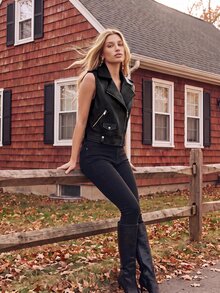 Anewsta Autumn Asymmetrical Placket Textured Fabric Cropped Vest - Black - View 3