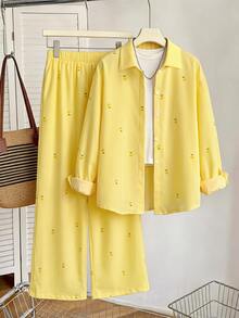 SHEIN Tween女孩紋理兩件套，刺繡翻領長袖襯衫搭配同布料鬆緊腰寬腿褲，親膚面料，休閒隨性風格女裝，春夏/秋冬日常街頭穿搭通勤套裝，小眾設計極簡風格童裝 - 黃色 - 查看 1